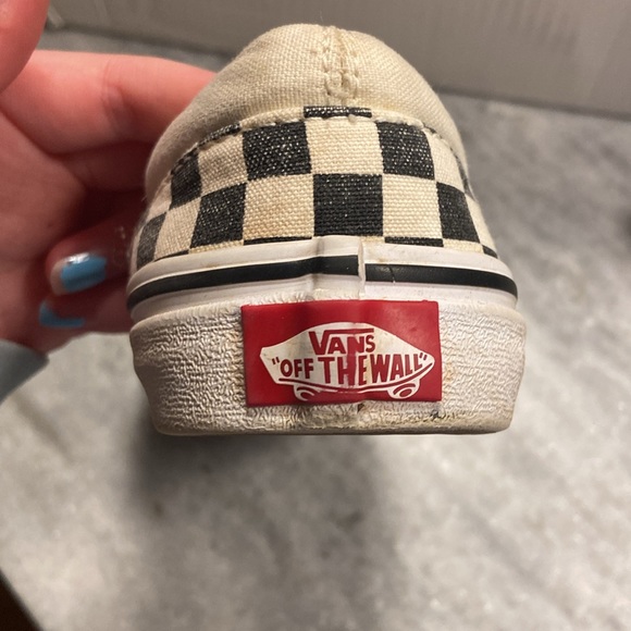 Women’s Vans (used) still very comfortable. size chart: UK 3 EUR 35 CM 22 - Picture 4 of 5